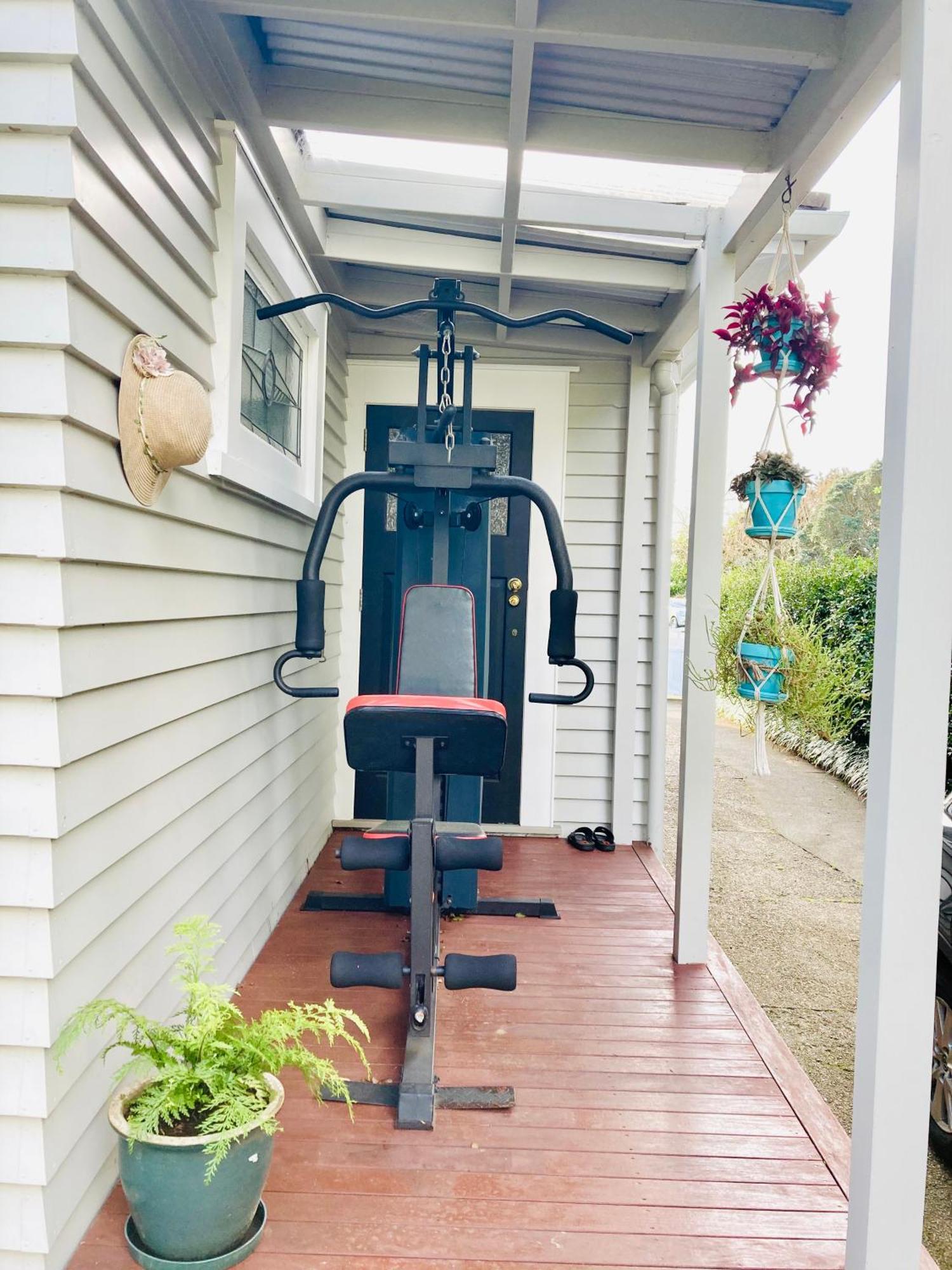Spacious And Sunny Master Bedroom With Shared Bathrooms Auckland Kültér fotó